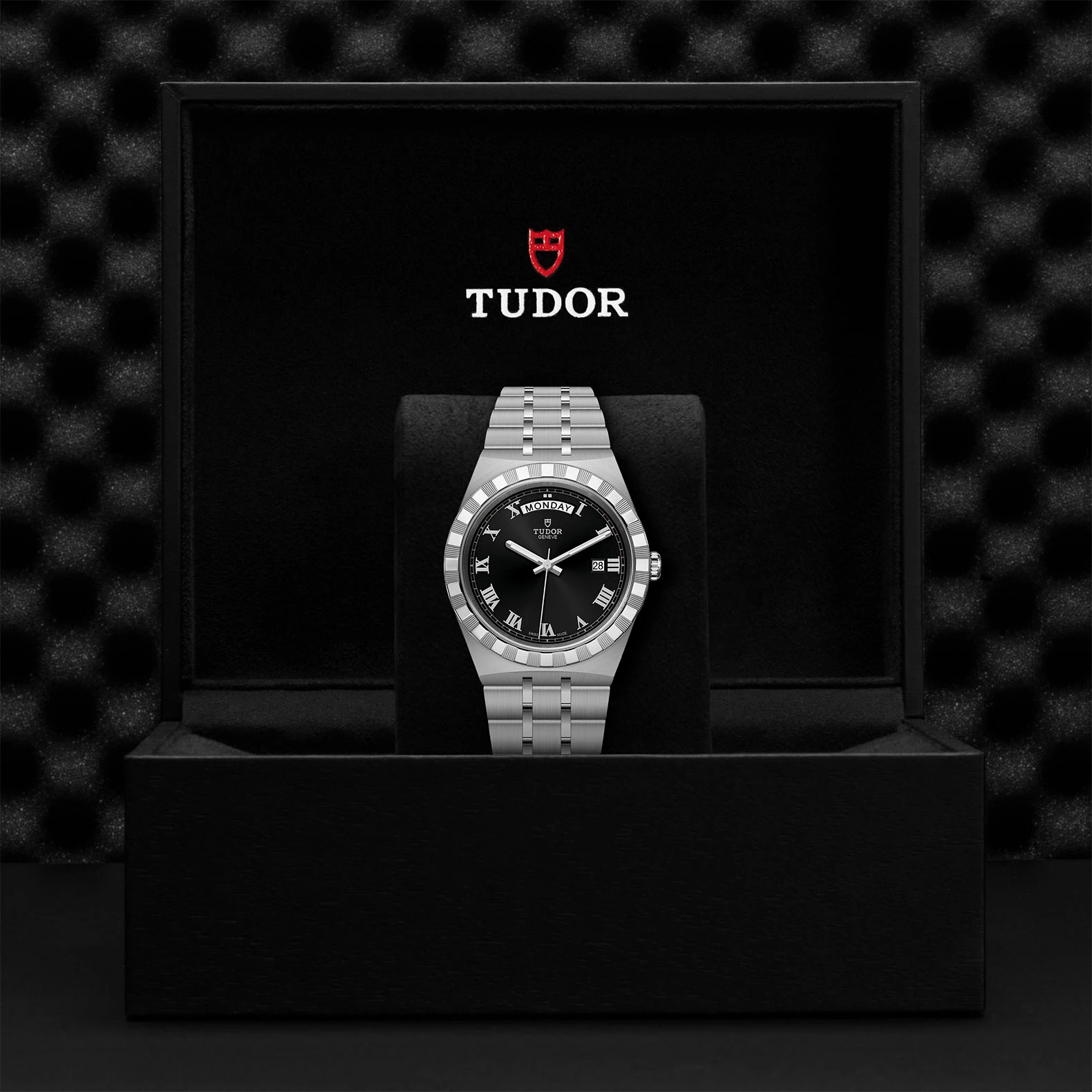 Montre TUDOR Royal boîtier en acier 41 mm, cadran noir