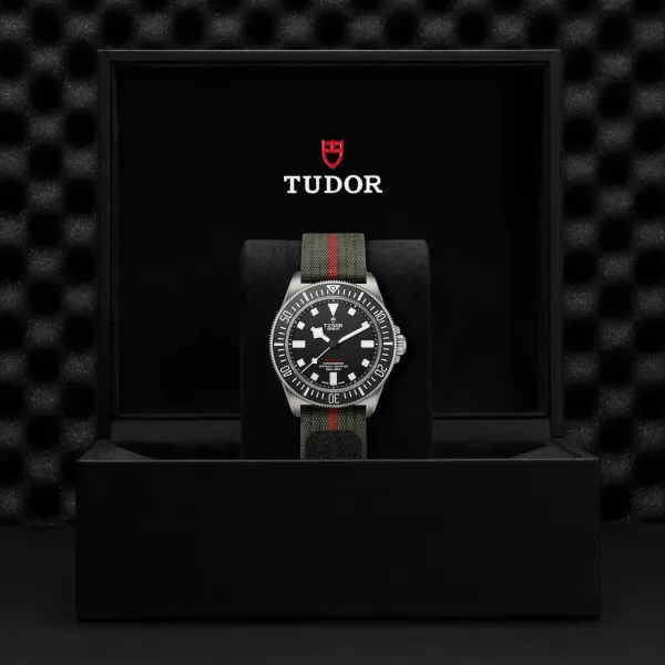 Montre TUDOR Pelagos FXD, lunette tournante unidirectionnelle, cadran noir mat