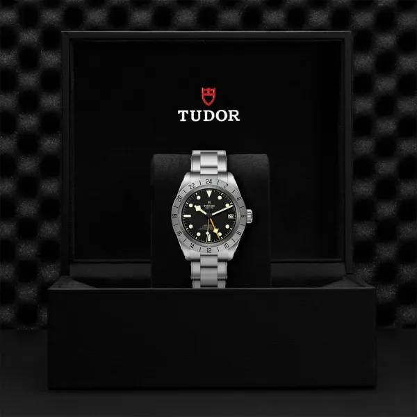 Montre TUDOR Black Bay Pro boîtier en acier 39 mm, bracelet en acier riveté