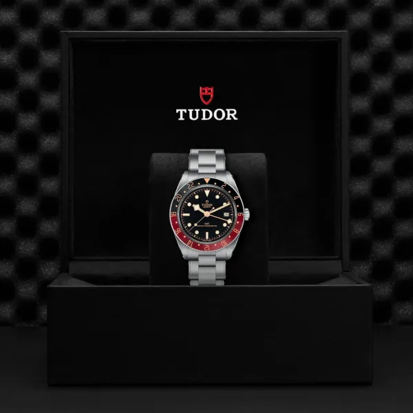 Montre TUDOR Black Bay 58 GMT, Boîtier En Acier, 39 Mm, Lunette Noire Et Bordeaux